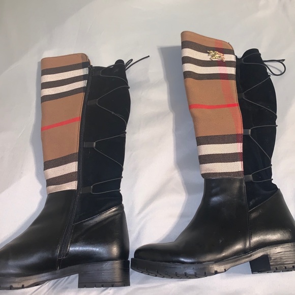 Burberry boots - Picture 1 of 7